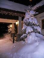 GetAways at Olympic Village Inn