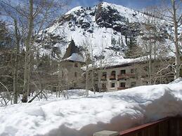 GetAways at Olympic Village Inn
