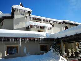GetAways at Olympic Village Inn
