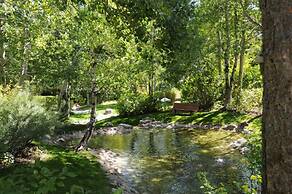 GetAways at Olympic Village Inn