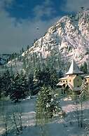 GetAways at Olympic Village Inn