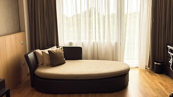 Delonix Hotel Karawang