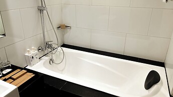 Delonix Hotel Karawang