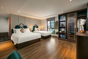 May De Ville Lakeside Hotel