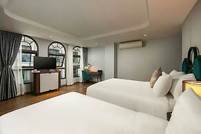 May De Ville Lakeside Hotel