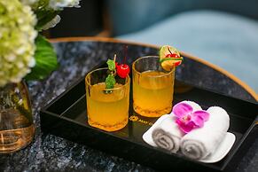 May De Ville Lakeside Hotel