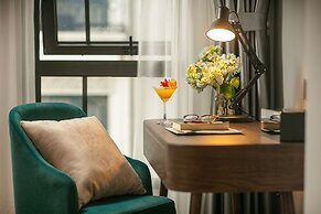 May De Ville Lakeside Hotel