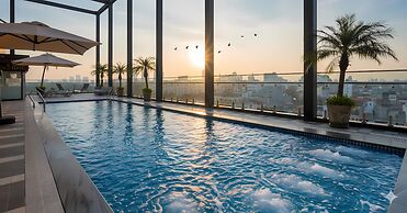 May De Ville Lakeside Hotel