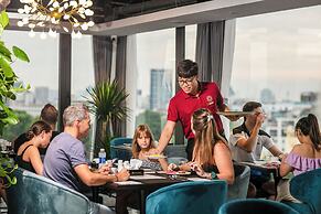 May De Ville Lakeside Hotel