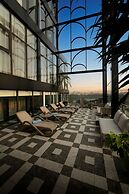 May De Ville Lakeside Hotel