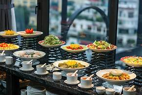 May De Ville Lakeside Hotel