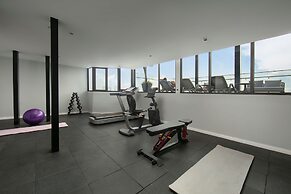 May De Ville Lakeside Hotel