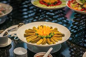 May De Ville Lakeside Hotel