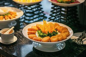 May De Ville Lakeside Hotel