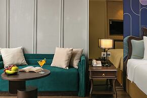 May De Ville Lakeside Hotel