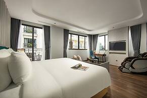 May De Ville Lakeside Hotel