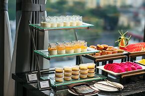 May De Ville Lakeside Hotel