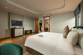 May De Ville Lakeside Hotel