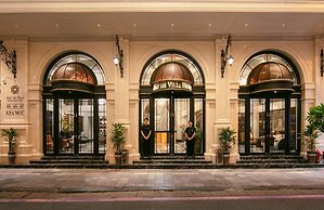 May De Ville Lakeside Hotel