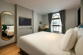 May De Ville Lakeside Hotel