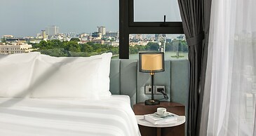 May De Ville Lakeside Hotel