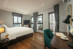 May De Ville Lakeside Hotel