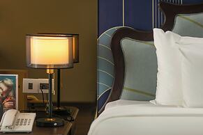 May De Ville Lakeside Hotel