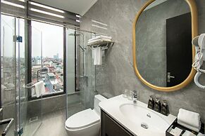 May De Ville Lakeside Hotel