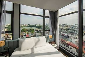 May De Ville Lakeside Hotel