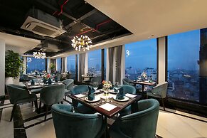 May De Ville Lakeside Hotel