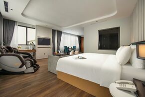 May De Ville Lakeside Hotel