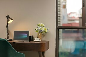 May De Ville Lakeside Hotel