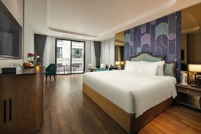 May De Ville Lakeside Hotel