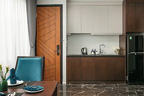 May De Ville Lakeside Hotel