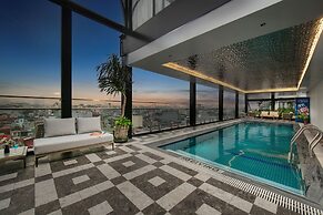 May De Ville Lakeside Hotel