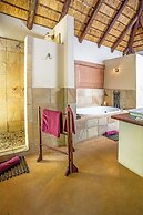 Karongwe Portfolio - Shiduli Private Game Lodge