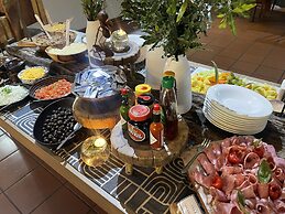 Karongwe Portfolio - Shiduli Private Game Lodge