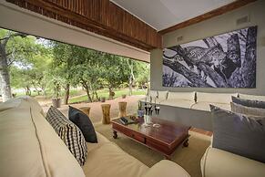 Karongwe Portfolio - Shiduli Private Game Lodge