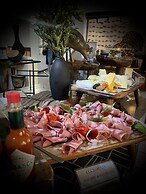 Karongwe Portfolio - Shiduli Private Game Lodge