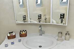 Anemomilos Hotel & Apartments