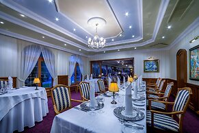 Villa Medici Hotel Restaurant
