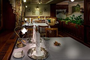 Villa Medici Hotel Restaurant