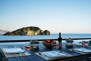 Exensian Villas & Suites