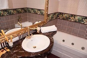 Royal City Hotel