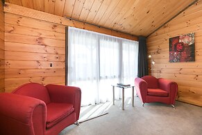 Lockwood Manor Motel