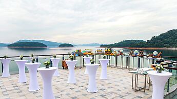 InterContinental One Thousand Island Lake Resort by IHG