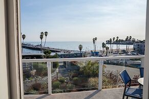 Beach Street Inn and Suites