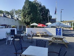 Feathers Hotel, Bar and Restaurant