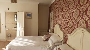 Feathers Hotel, Bar and Restaurant