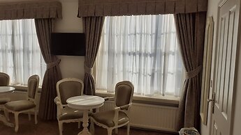 Feathers Hotel, Bar and Restaurant